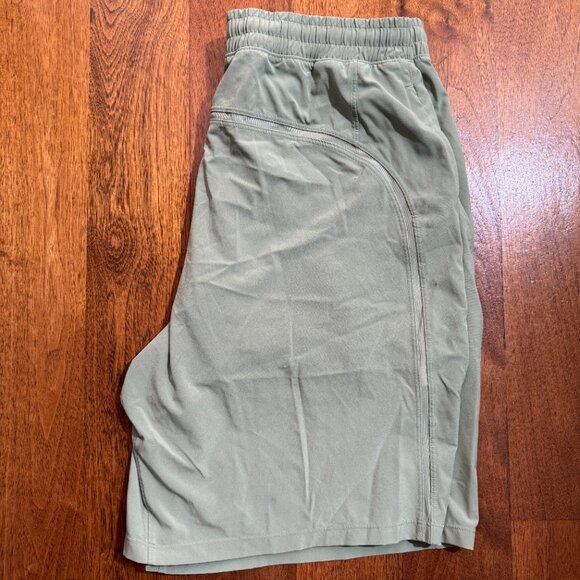 Lululemon Pacebreaker shorts Size M 8" inseam, lined - Picture 5 of 6